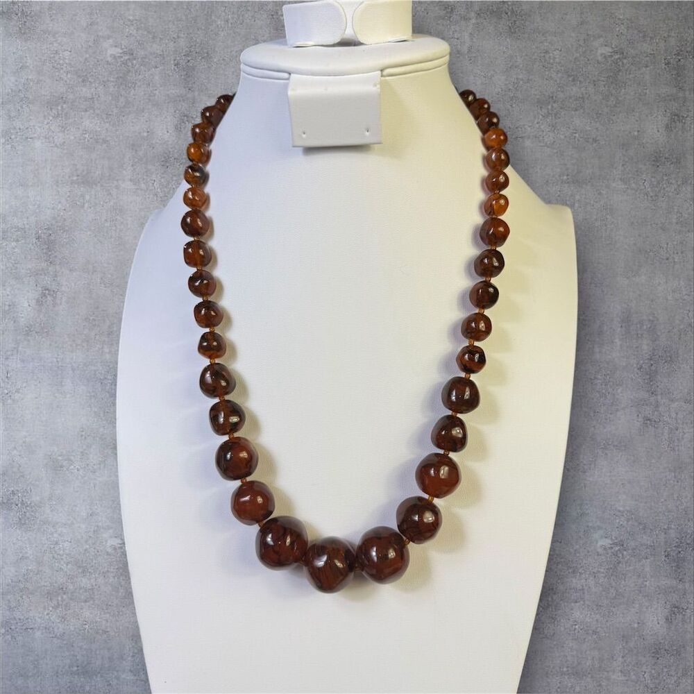 322. Vintage Brown Lucite Graduated‎ Beaded Necklace for Women